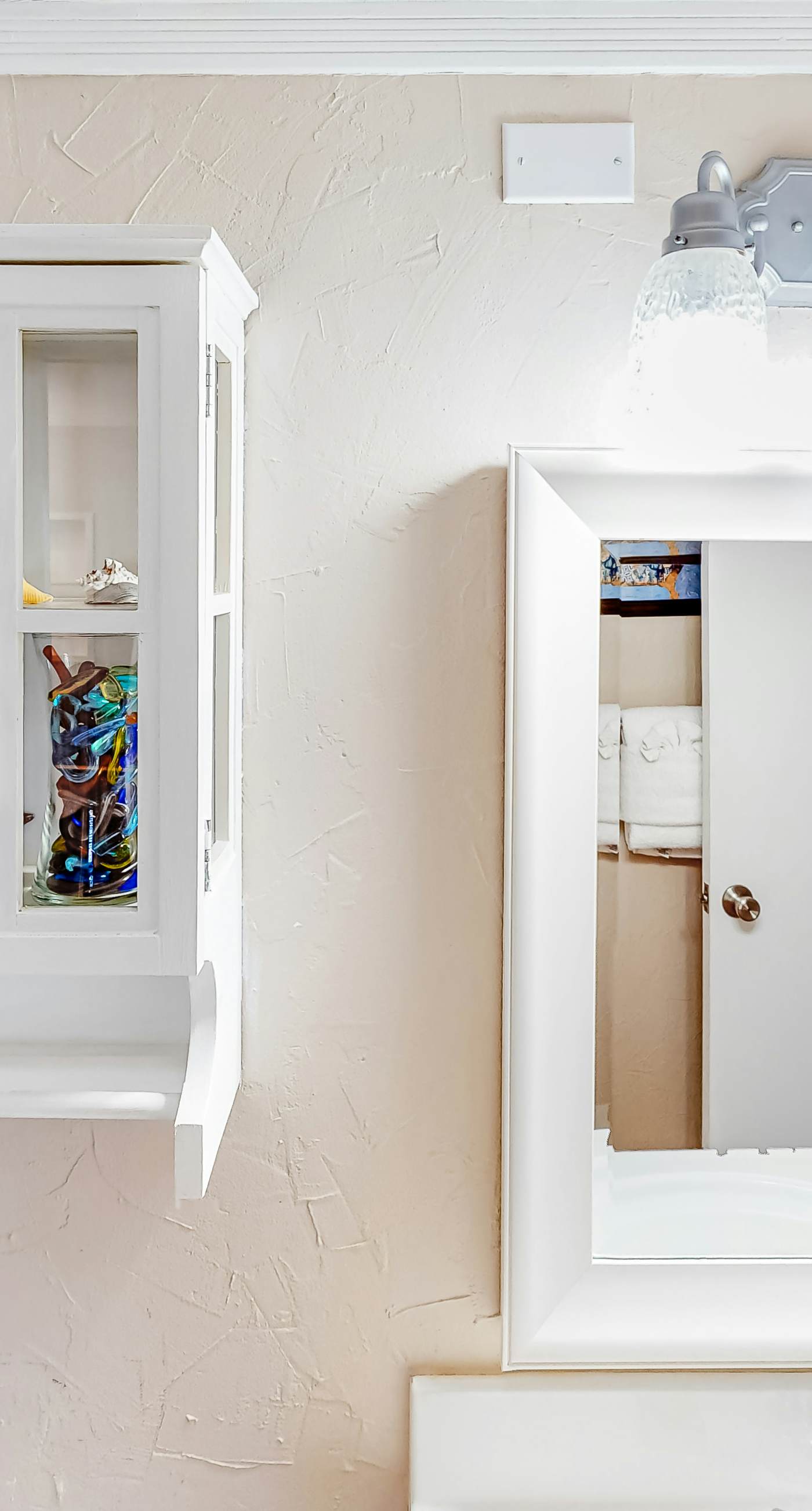 6th Floor Condo, On-site restaurant & bar, Splash pad w/ pool