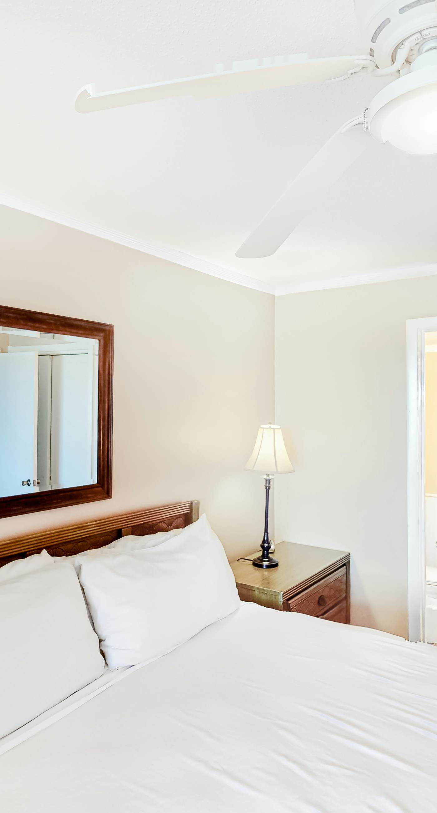 6th Floor Condo, On-site restaurant & bar, Splash pad w/ pool