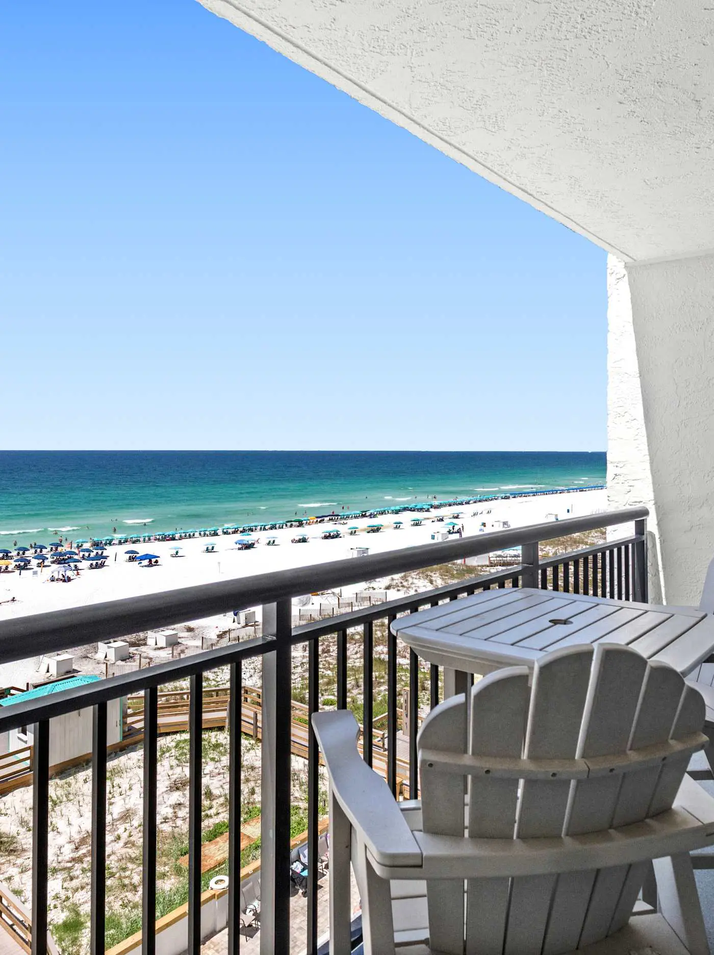 6th Floor Condo, On-site restaurant & bar, Splash pad w/ pool