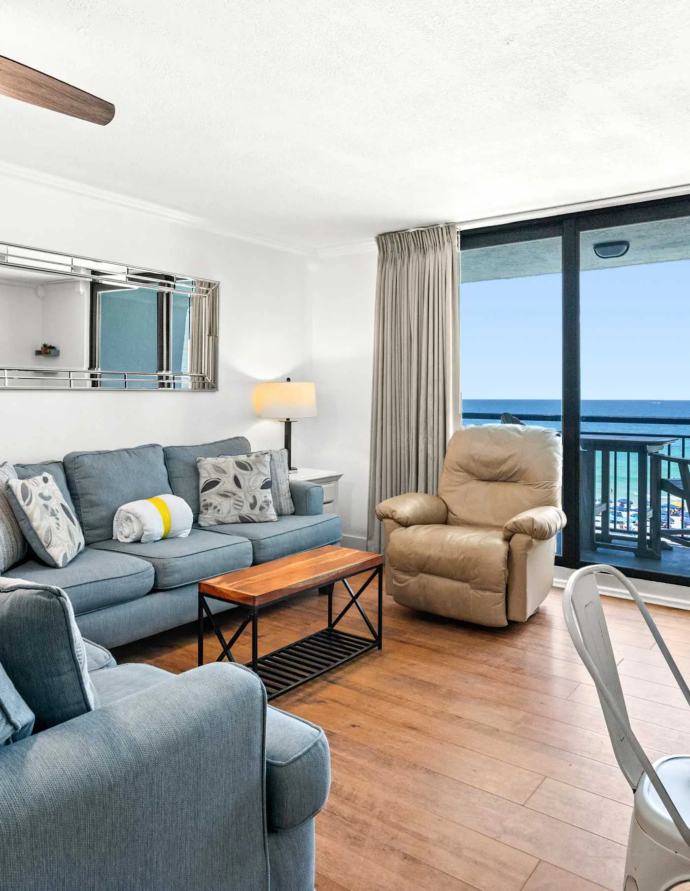 6th Floor Condo, On-site restaurant & bar, Splash pad w pool