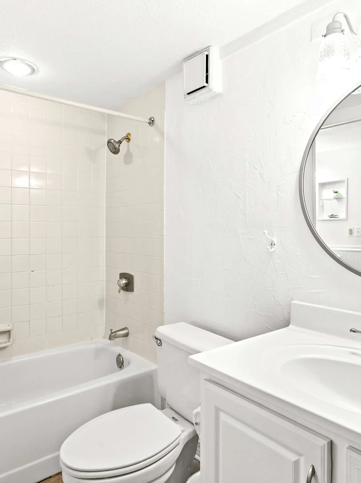 6th Floor Condo, On-site restaurant & bar, Splash pad w pool