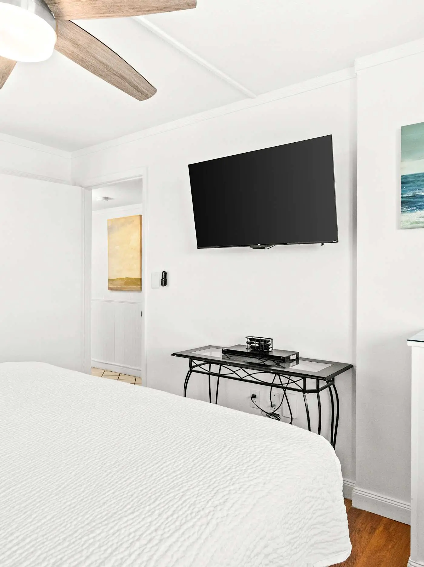 6th Floor Condo, On-site restaurant & bar, Splash pad w pool