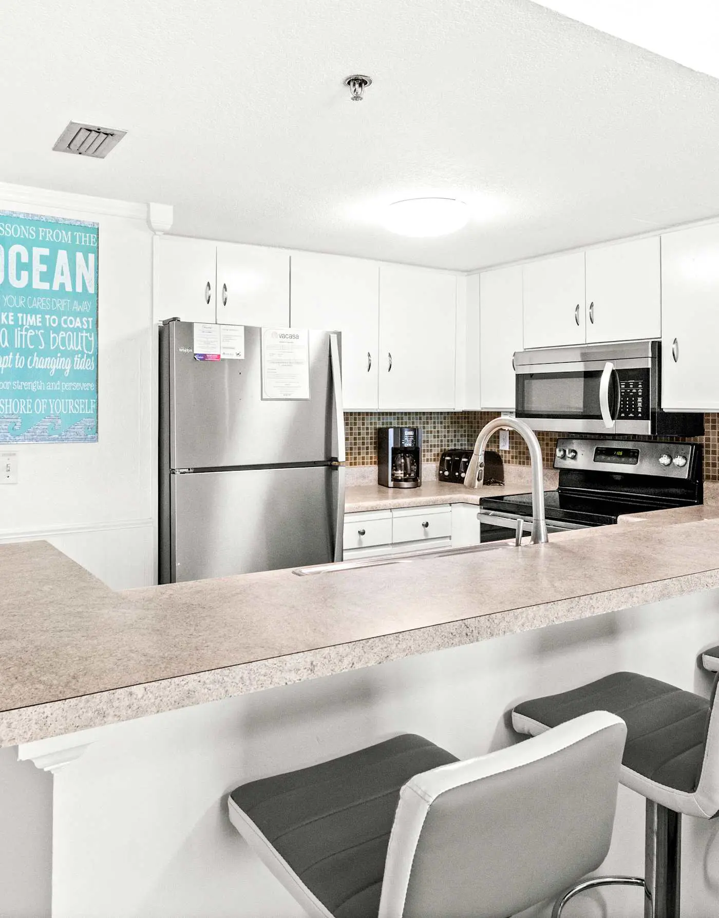 6th Floor Condo, On-site restaurant & bar, Splash pad w pool