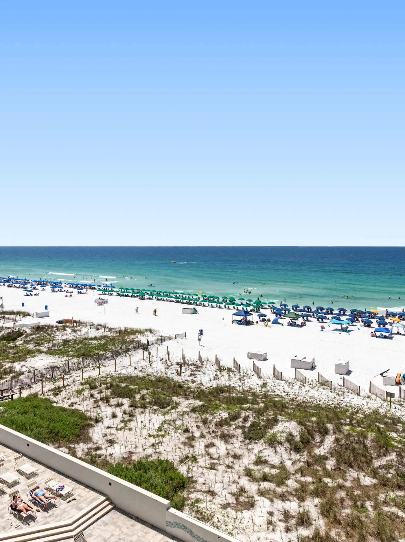 6th Floor Condo, On-site restaurant & bar, Splash pad w pool
