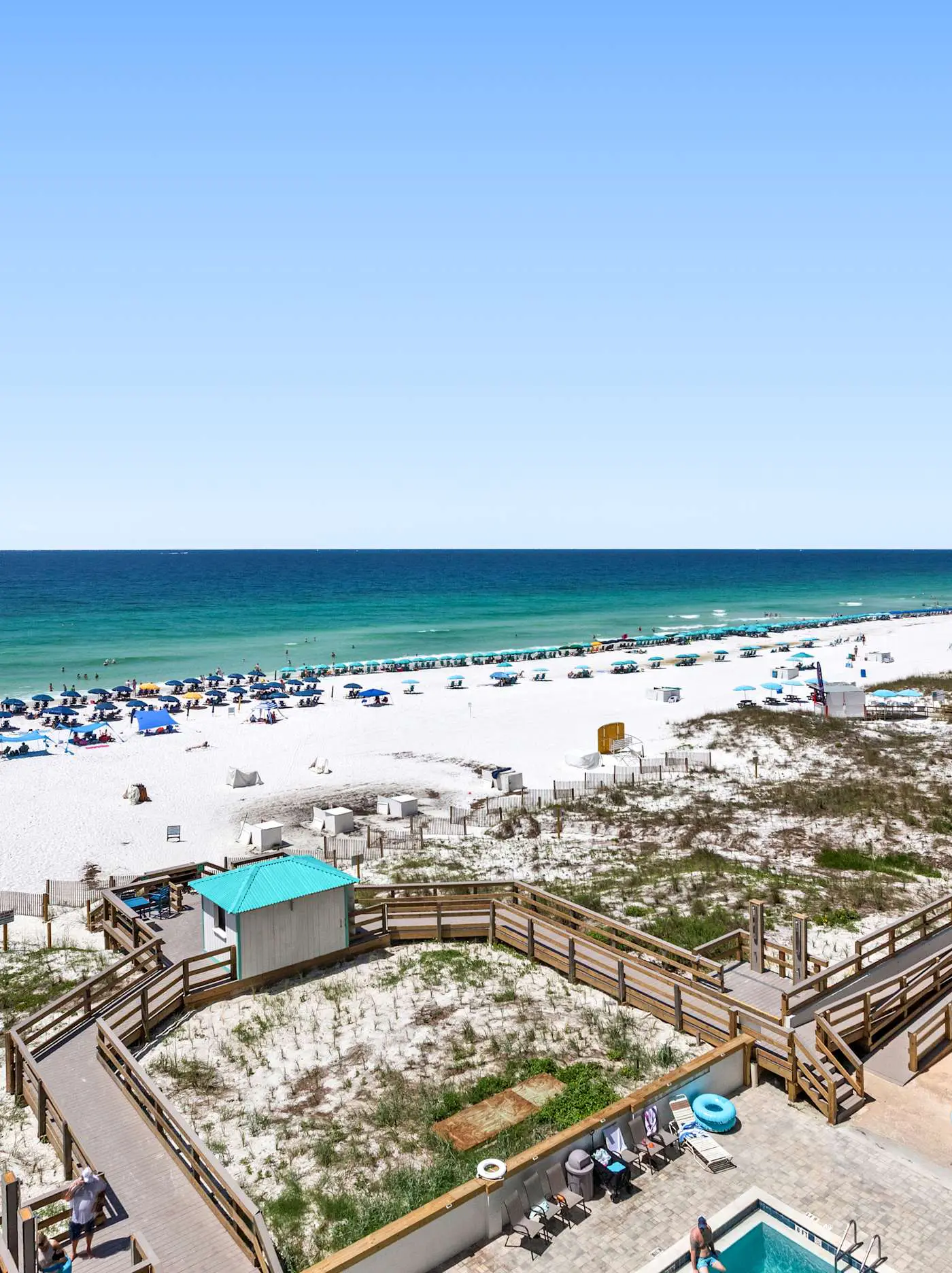 6th Floor Condo, On-site restaurant & bar, Splash pad w pool