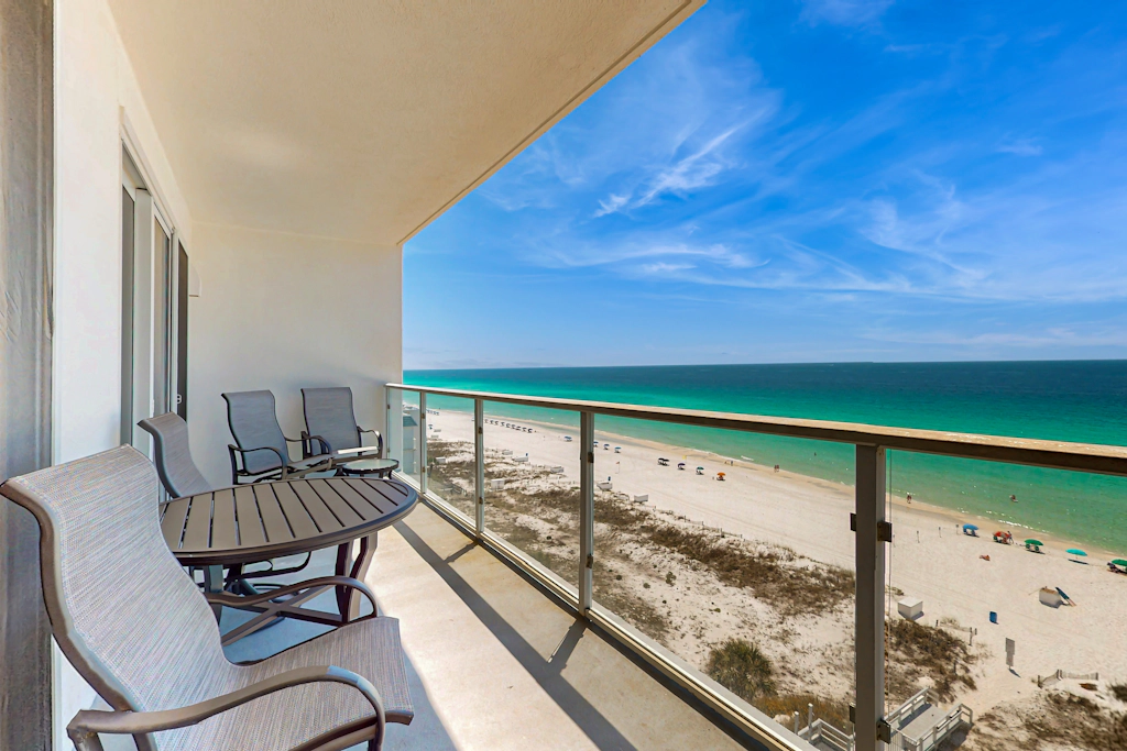 Scenic condo with balcony, beach access, pool & hot tub
