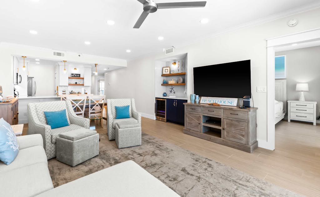 Scenic condo with balcony, beach access, pool & hot tub