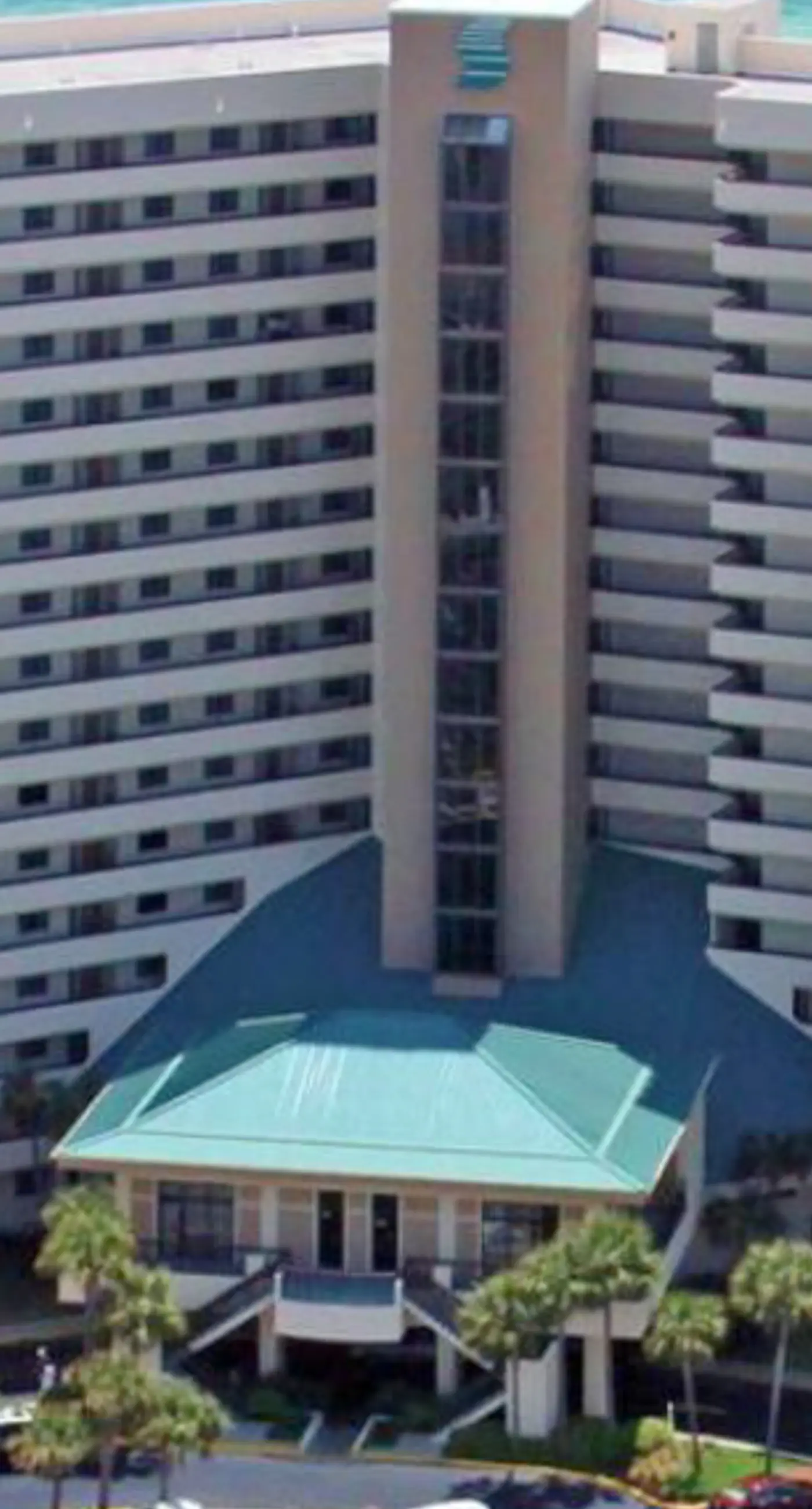 Gulf-Front Condo w/ Free WiFi & Shared Pools/Hot Tub/Sauna - Snowbird Friendly