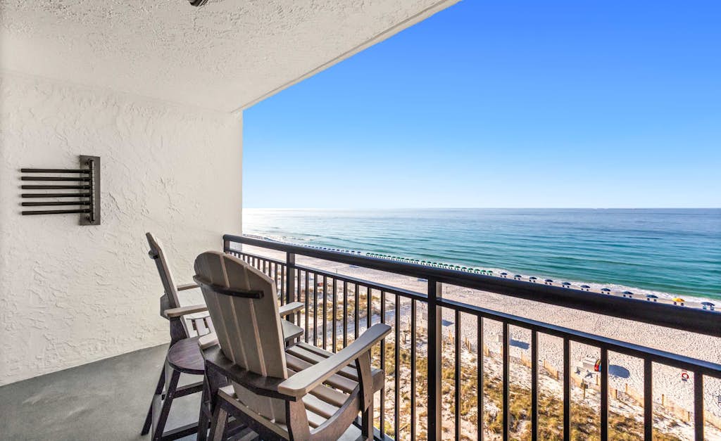 Gulf-Front Condo w/ Free WiFi & Shared Pools/Hot Tub/Sauna - Snowbird Friendly