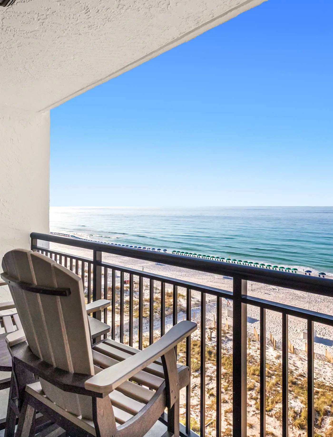 Gulf-Front Condo w/ Free WiFi & Shared Pools/Hot Tub/Sauna - Snowbird Friendly