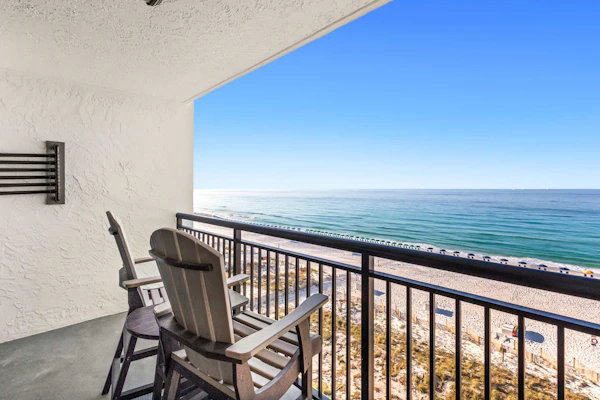 Gulf-Front Condo w/ Free WiFi & Shared Pools/Hot Tub/Sauna - Snowbird Friendly