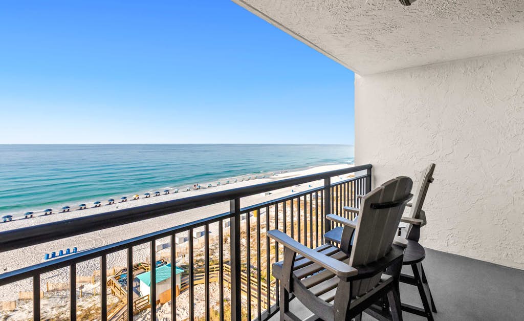 Gulf-Front Condo w/ Free WiFi & Shared Pools/Hot Tub/Sauna - Snowbird Friendly