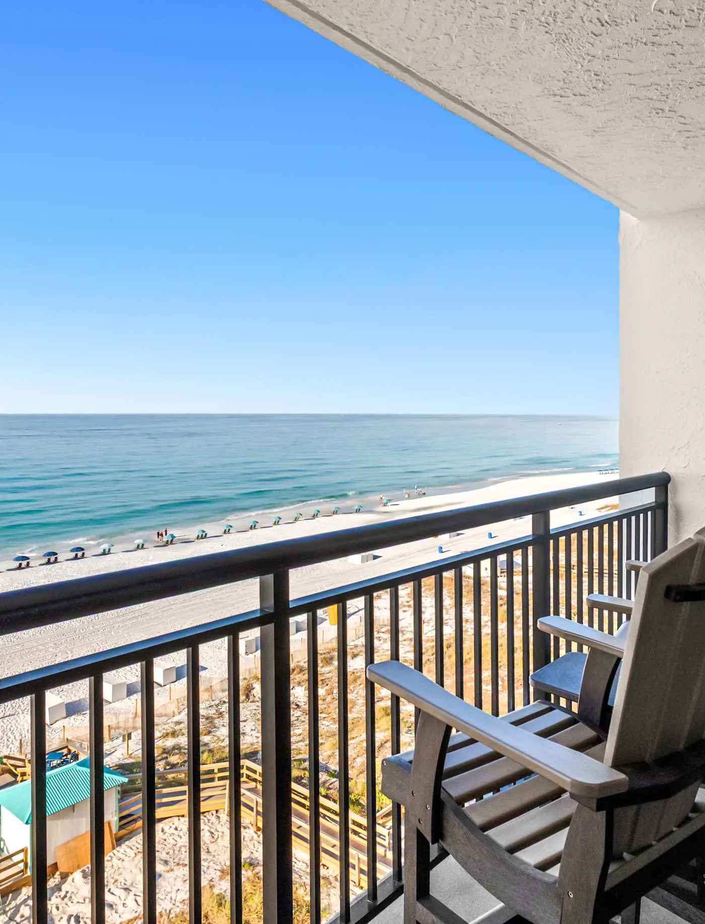 Gulf-Front Condo w/ Free WiFi & Shared Pools/Hot Tub/Sauna - Snowbird Friendly