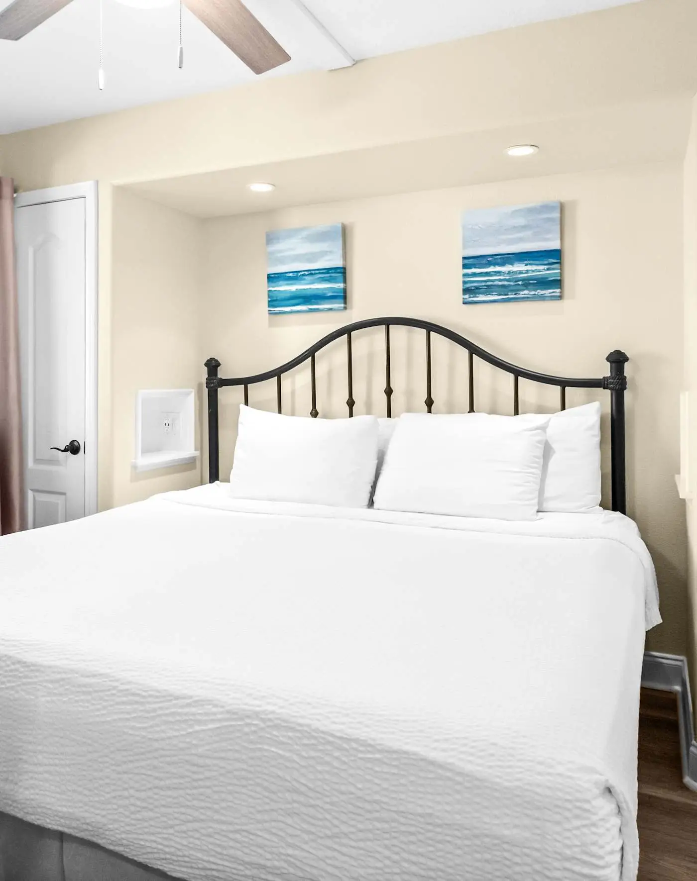 Gulf-Front Condo w/ Free WiFi & Shared Pools/Hot Tub/Sauna - Snowbird Friendly