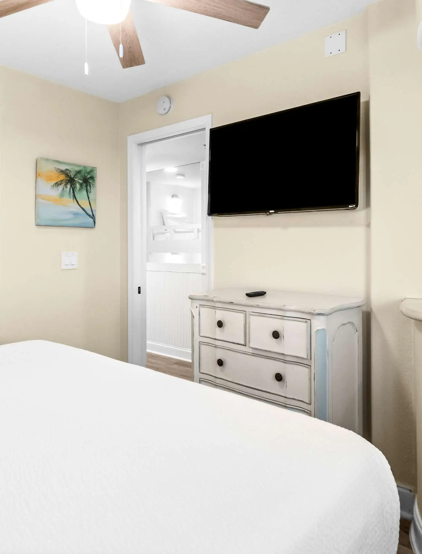 Gulf-Front Condo w/ Free WiFi & Shared Pools/Hot Tub/Sauna - Snowbird Friendly