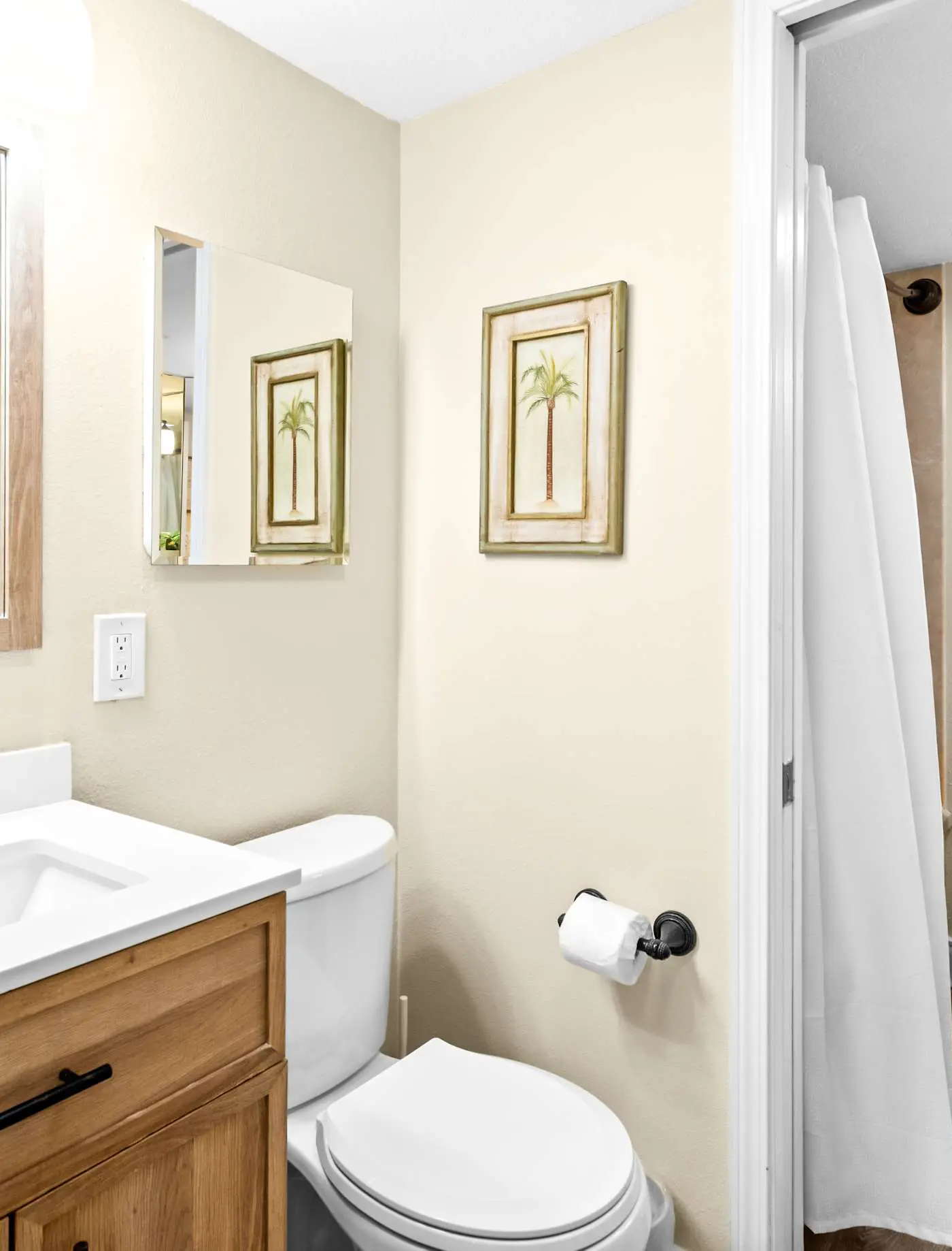 Gulf-Front Condo w/ Free WiFi & Shared Pools/Hot Tub/Sauna - Snowbird Friendly
