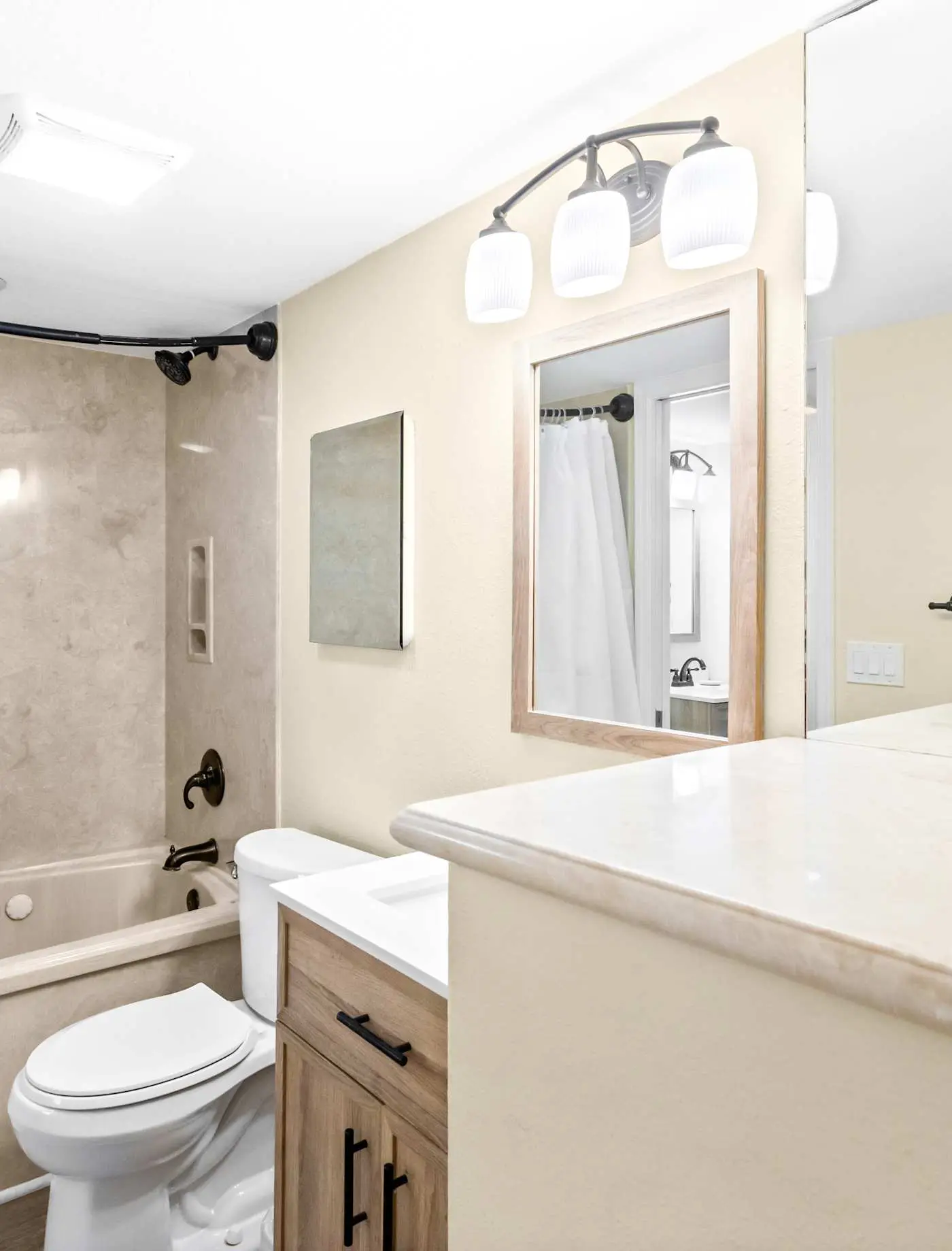Gulf-Front Condo w/ Free WiFi & Shared Pools/Hot Tub/Sauna - Snowbird Friendly