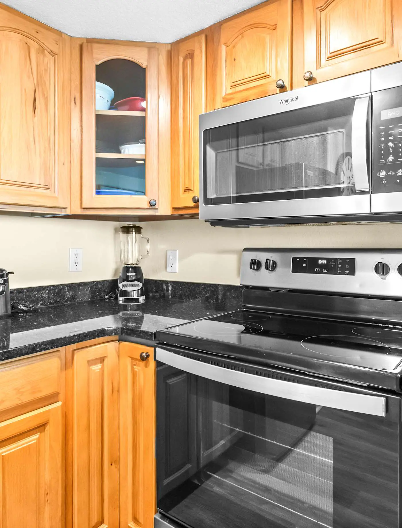 Gulf-Front Condo w/ Free WiFi & Shared Pools/Hot Tub/Sauna - Snowbird Friendly
