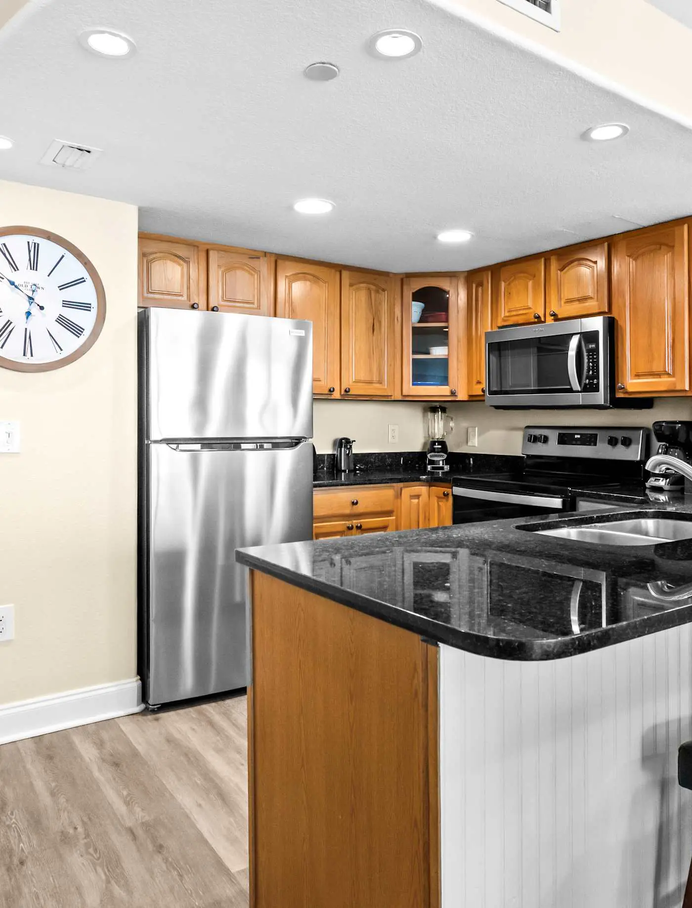 Gulf-Front Condo w/ Free WiFi & Shared Pools/Hot Tub/Sauna - Snowbird Friendly