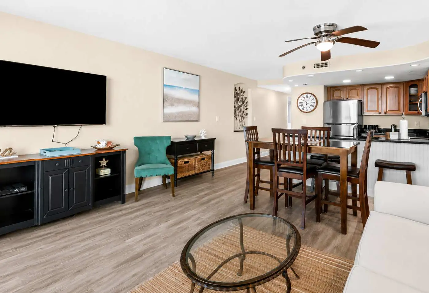 Gulf-Front Condo w/ Free WiFi & Shared Pools/Hot Tub/Sauna - Snowbird Friendly