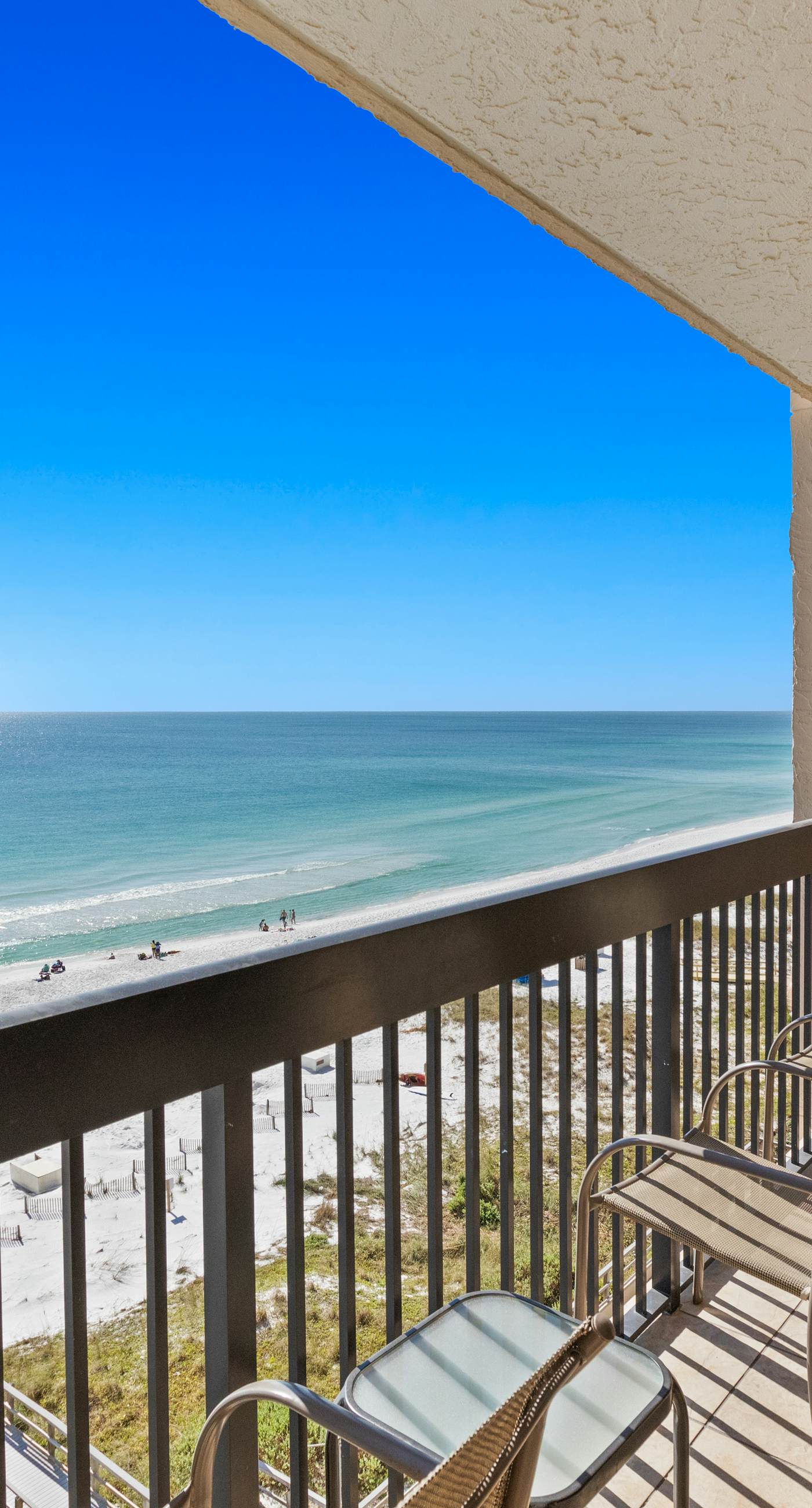 8th Floor Open Condo, On-site restaurant w/ bar, Multiple pools