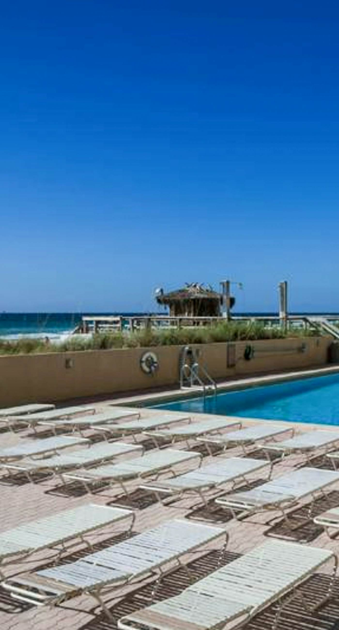 8th Floor Open Condo, On-site restaurant w/ bar, Multiple pools