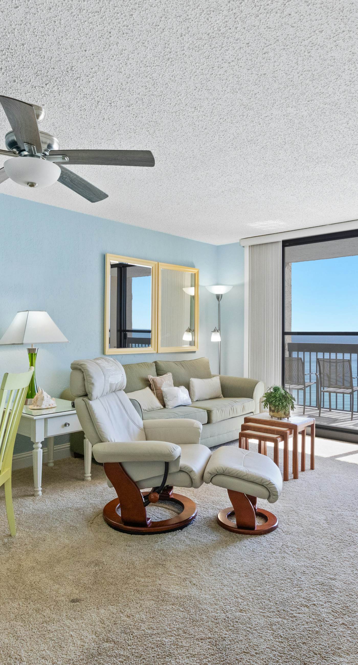 8th Floor Open Condo, On-site restaurant w/ bar, Multiple pools