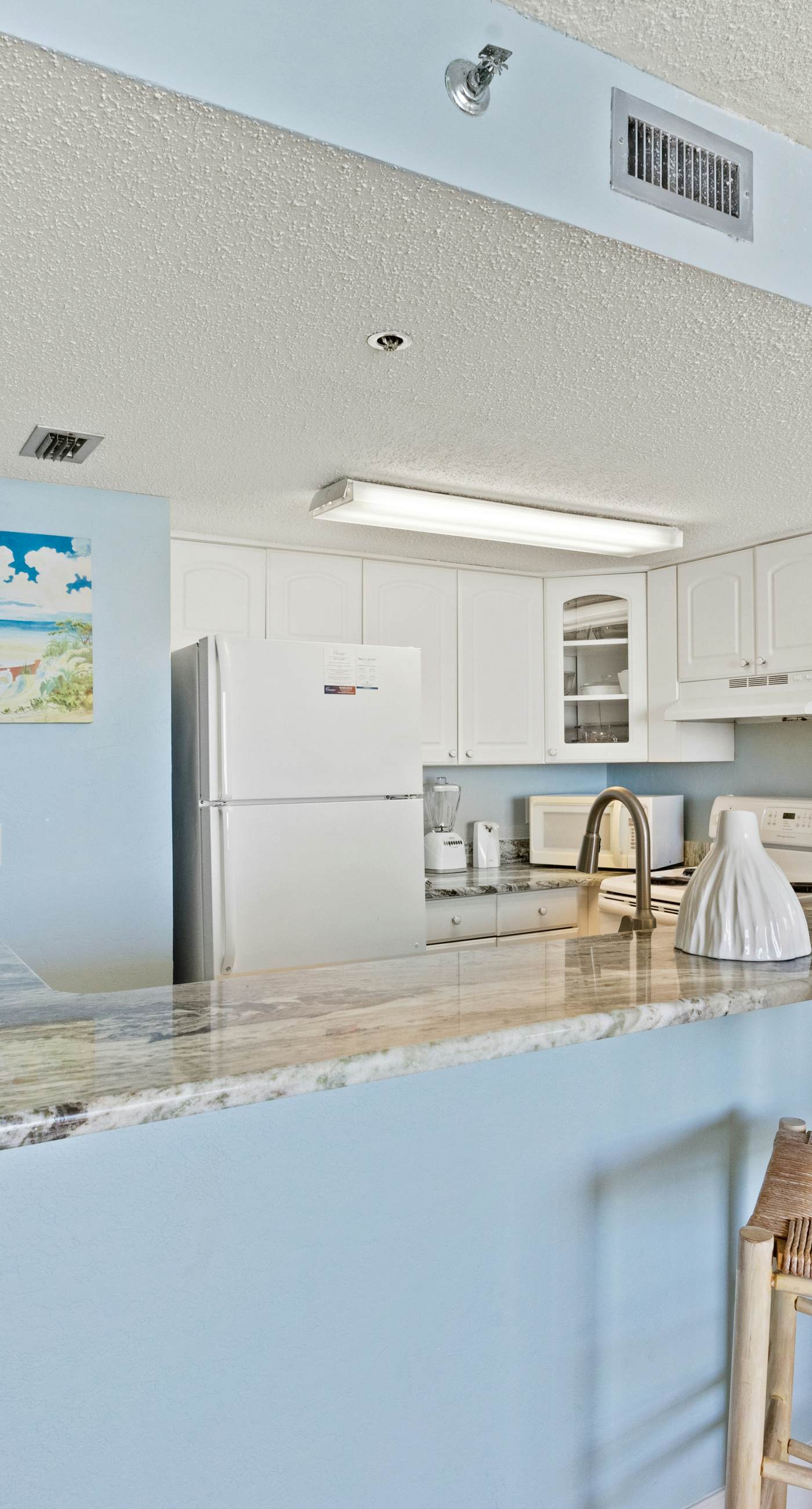 8th Floor Open Condo, On-site restaurant w/ bar, Multiple pools