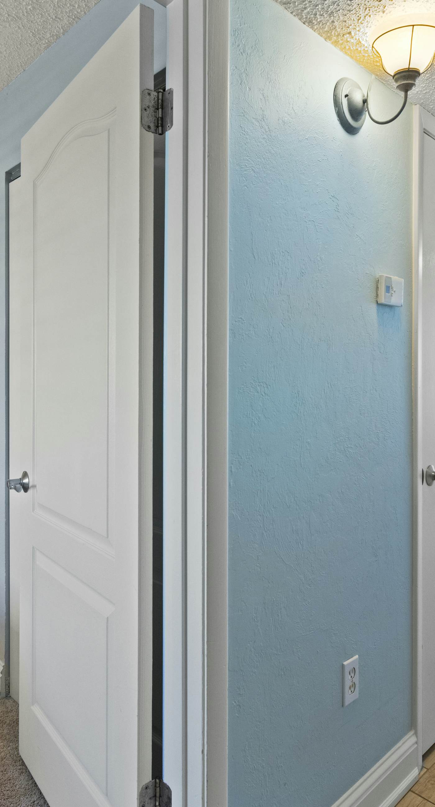 8th Floor Open Condo, On-site restaurant w/ bar, Multiple pools