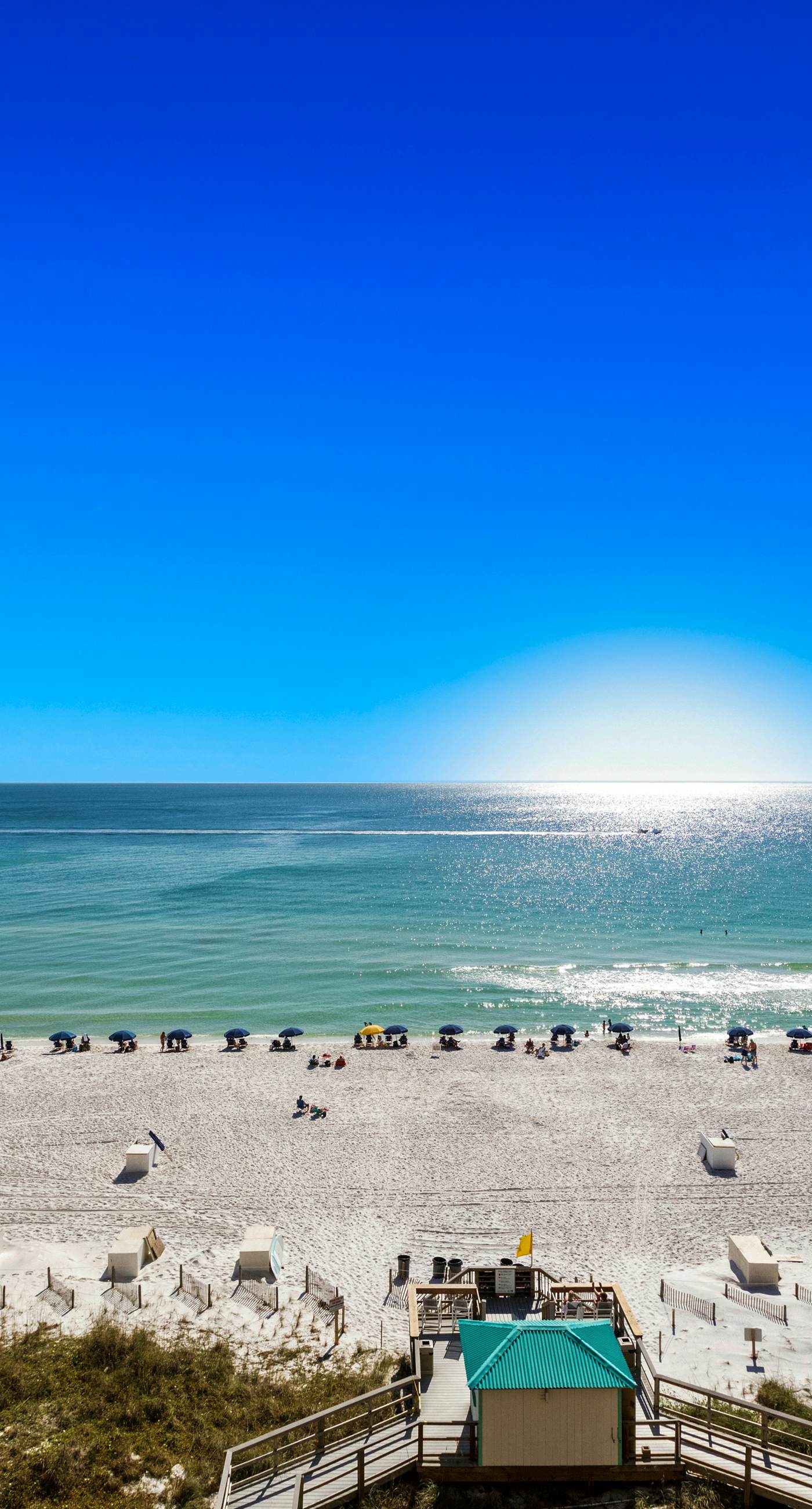 8th Floor Open Condo, On-site restaurant w/ bar, Multiple pools