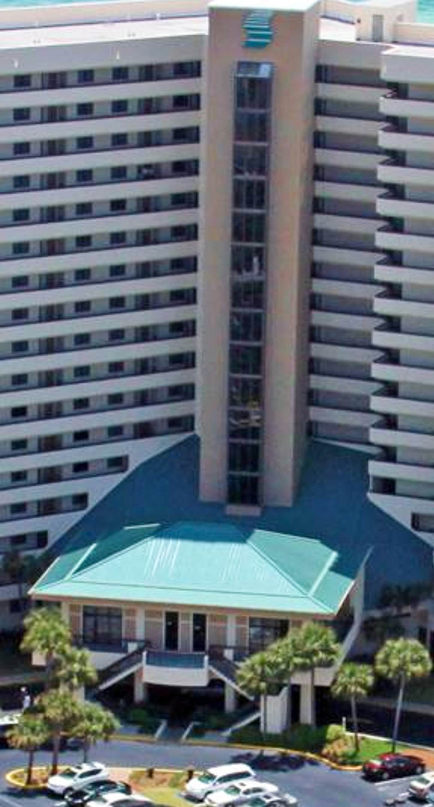 8th Floor Open Condo, On-site restaurant w/ bar, Multiple pools