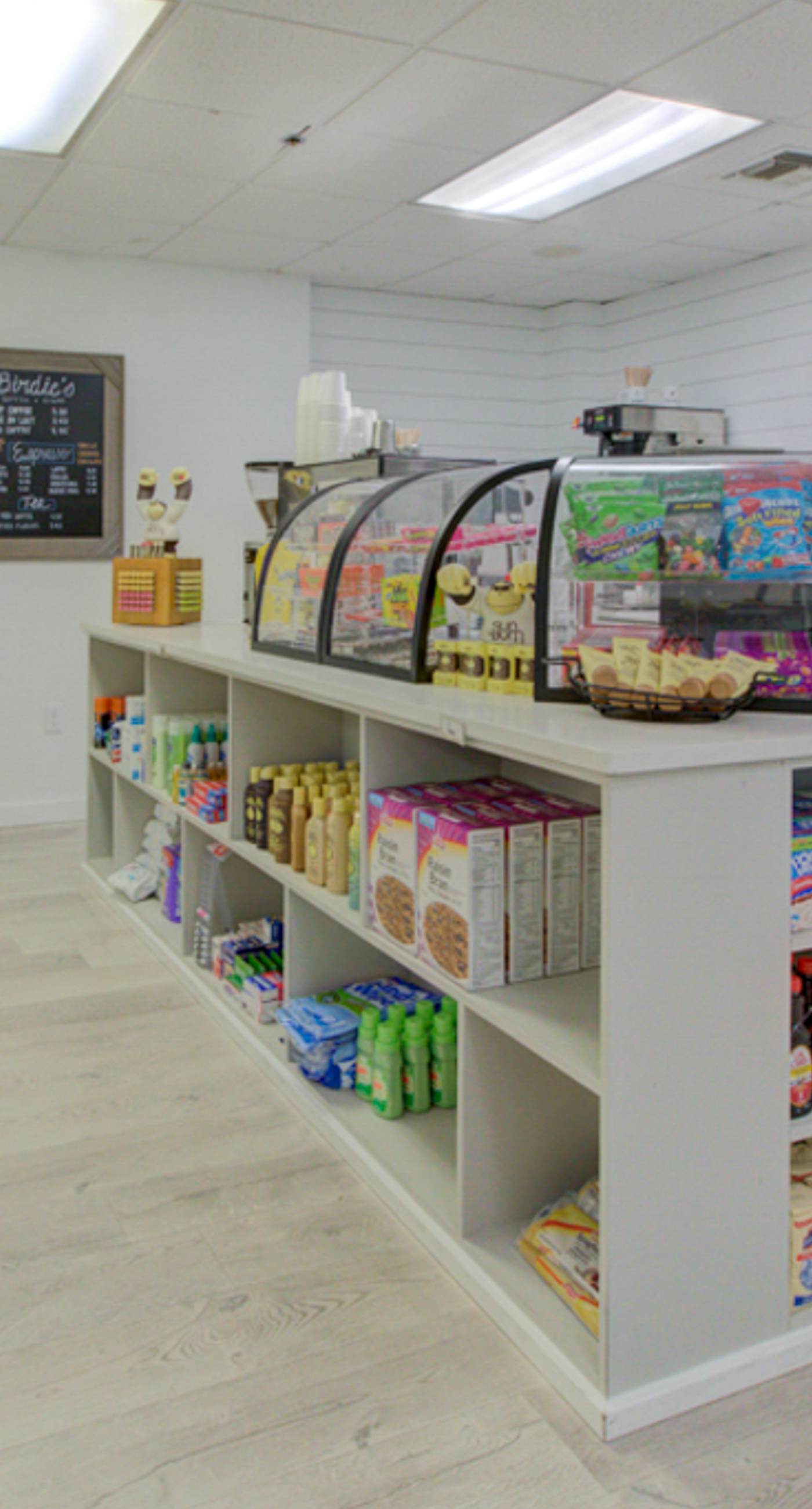 8th Floor Open Condo, On-site restaurant w/ bar, Multiple pools