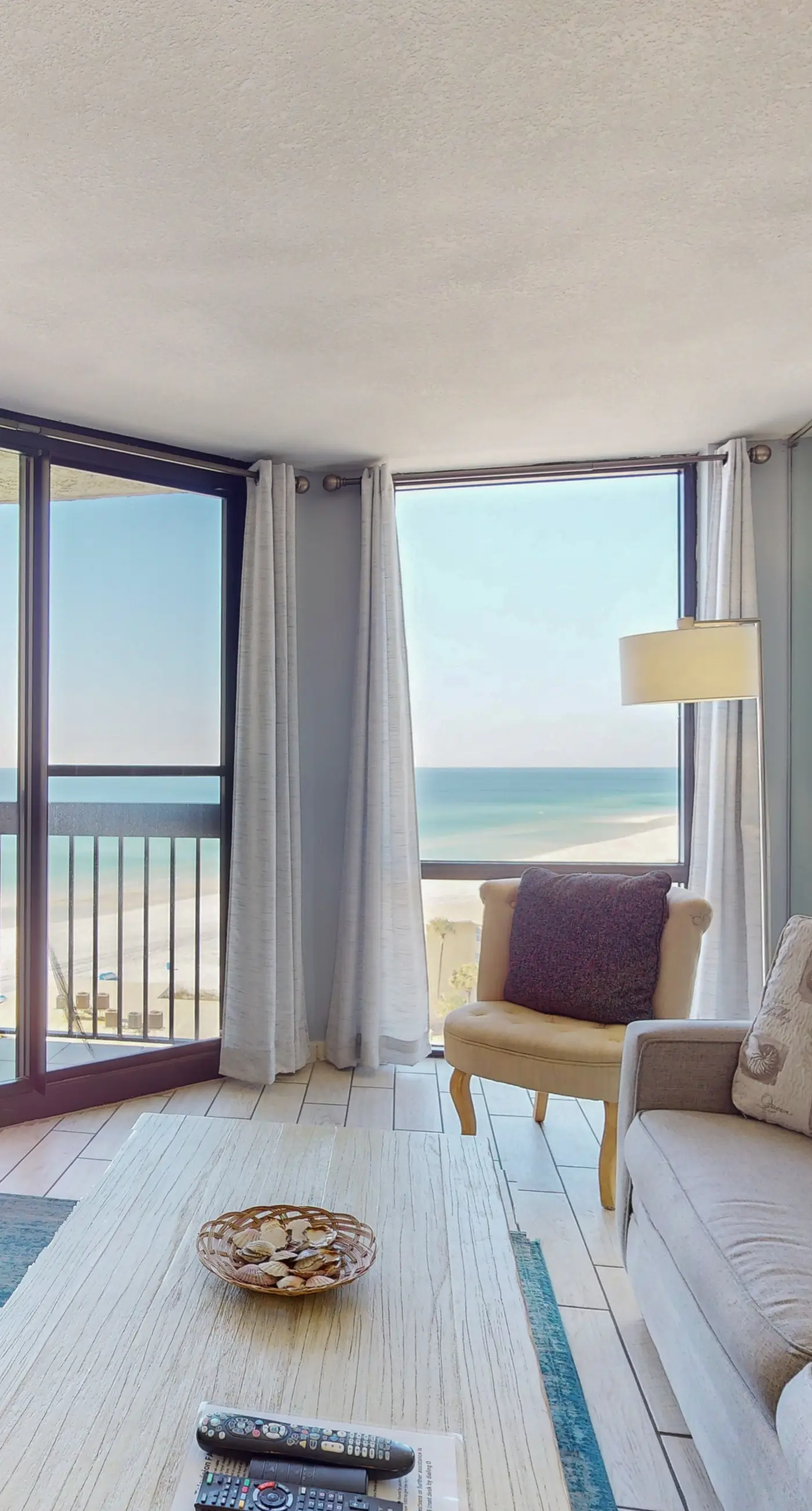 11th Floor Condo, On-site restaurant, Multiple pools, hot tub, w/ splash pad