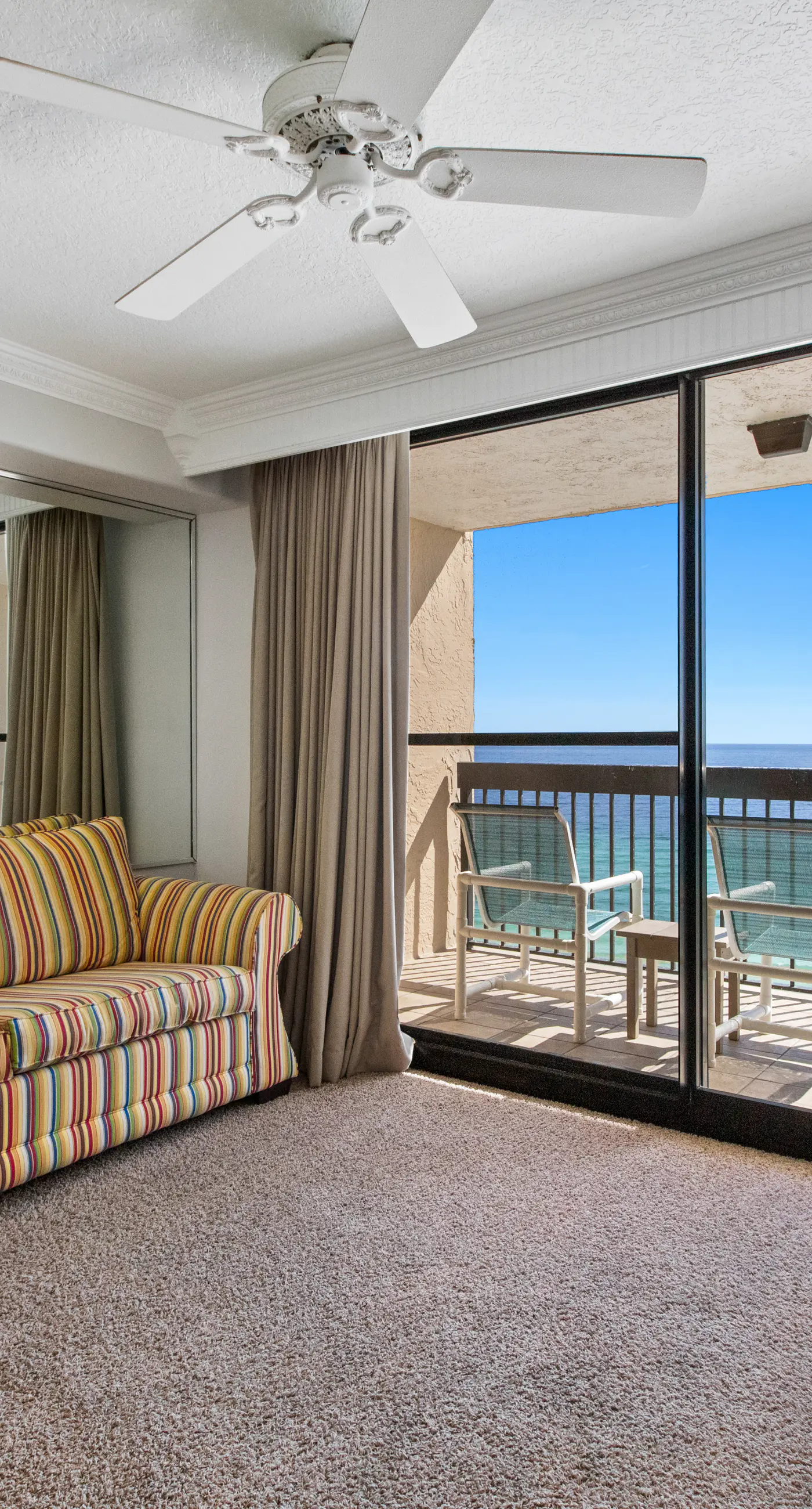 14th Floor Welcoming Condo, On-site restaurant, Multiple pools w/ splash pad