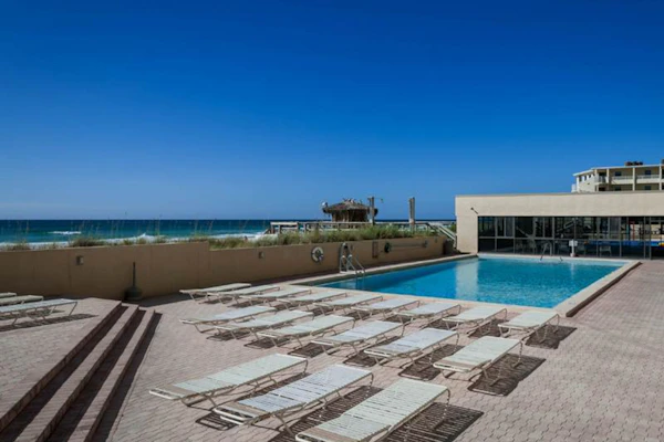 14th Floor Welcoming Condo, On-site restaurant, Multiple pools w/ splash pad