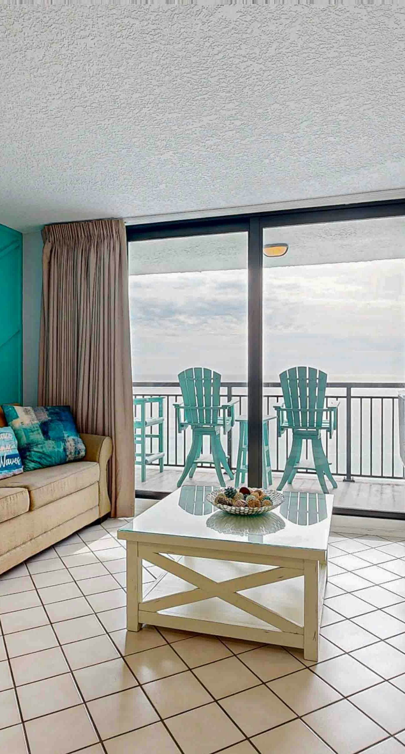 15th Floor Stunning Condo, Splash pad w/ multiple pools & hot tub