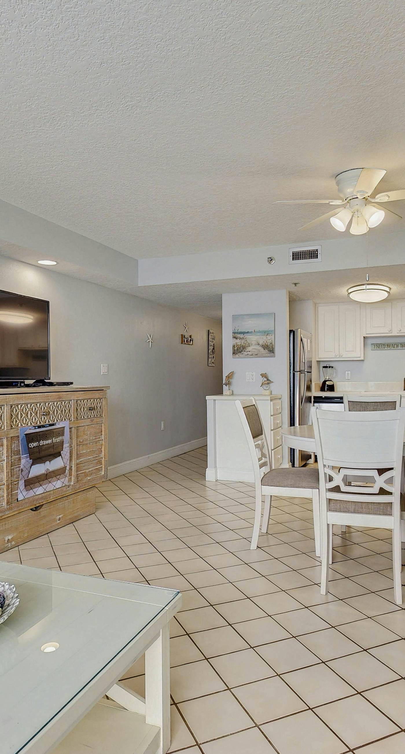 15th Floor Stunning Condo, Splash pad w/ multiple pools & hot tub