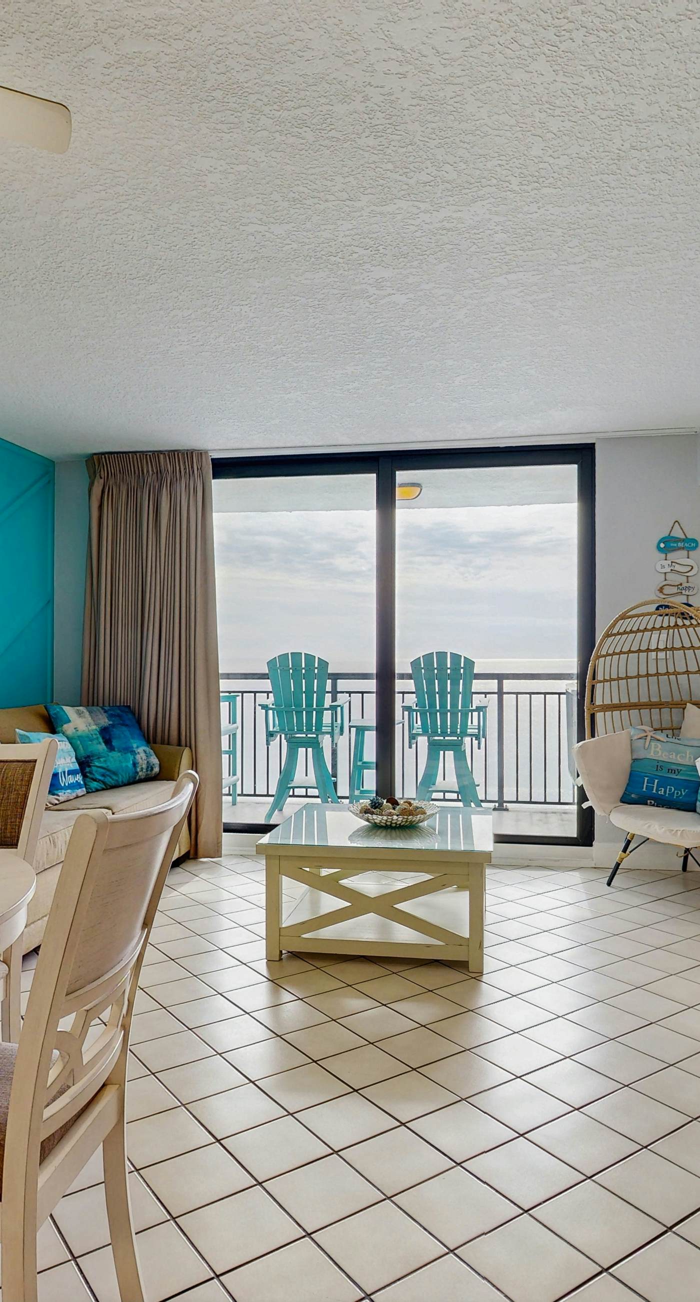 15th Floor Stunning Condo, Splash pad w/ multiple pools & hot tub