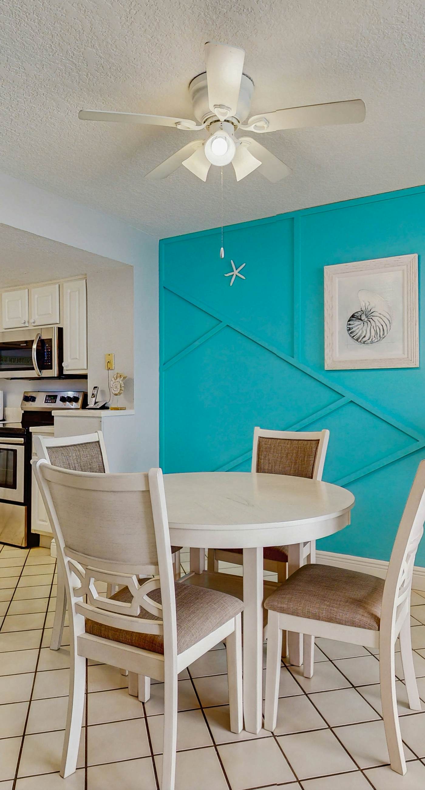 15th Floor Stunning Condo, Splash pad w/ multiple pools & hot tub