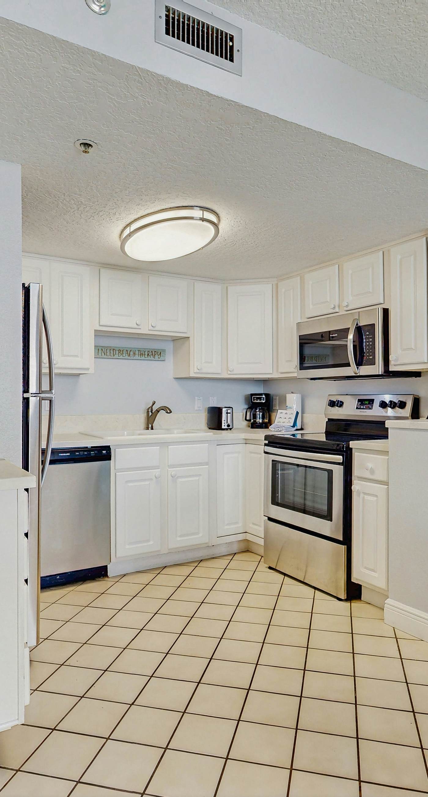 15th Floor Stunning Condo, Splash pad w/ multiple pools & hot tub