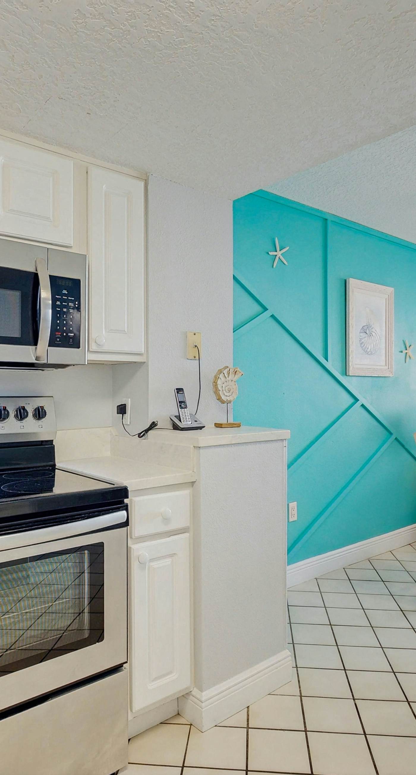 15th Floor Stunning Condo, Splash pad w/ multiple pools & hot tub