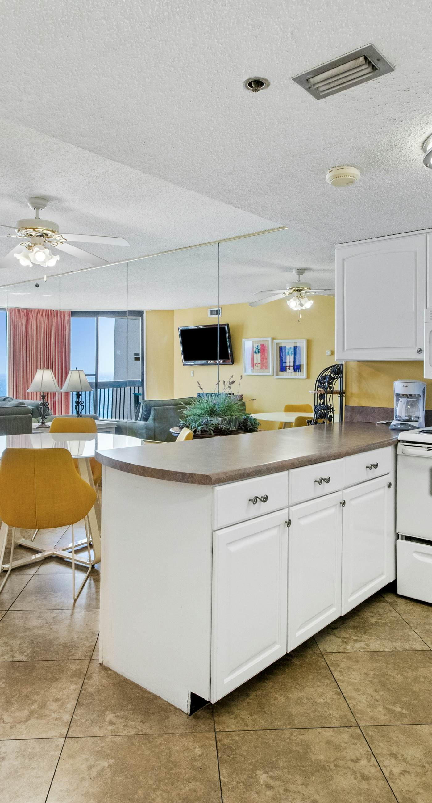 Open Unit, On-site pool w/ hot tub/splash pad, Restaurant/bar, water view