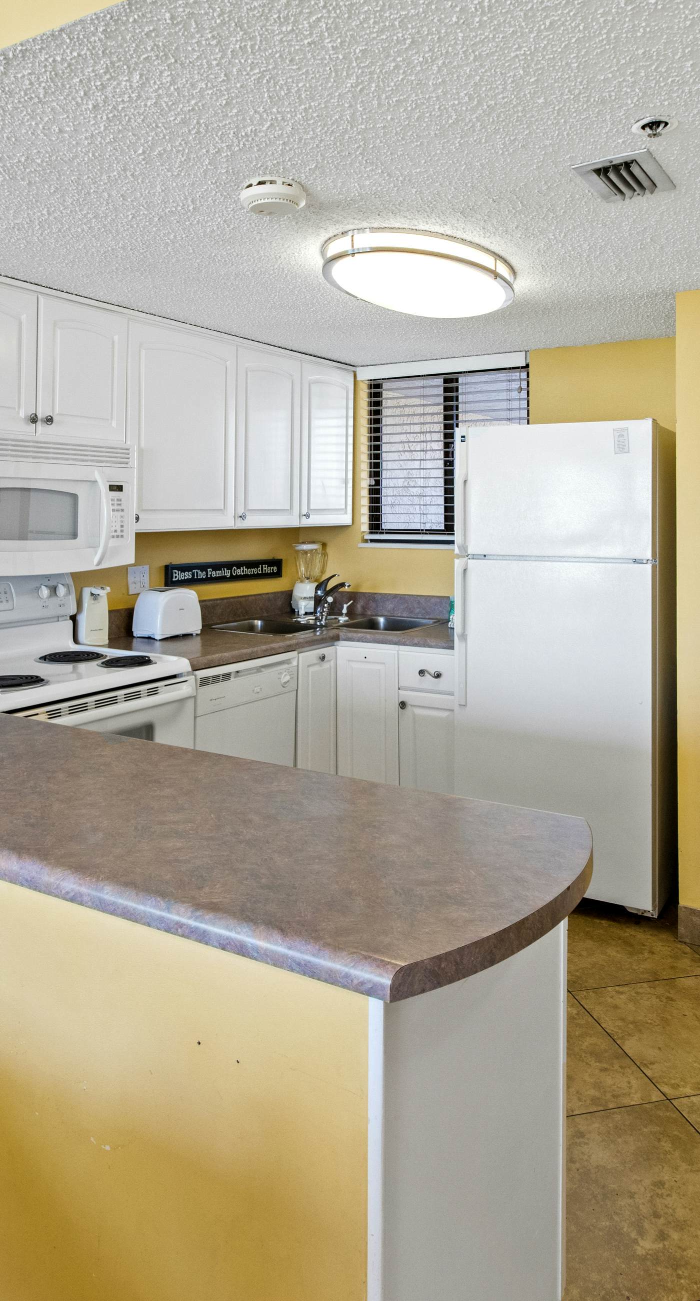 Open Unit, On-site pool w/ hot tub/splash pad, Restaurant/bar, water view