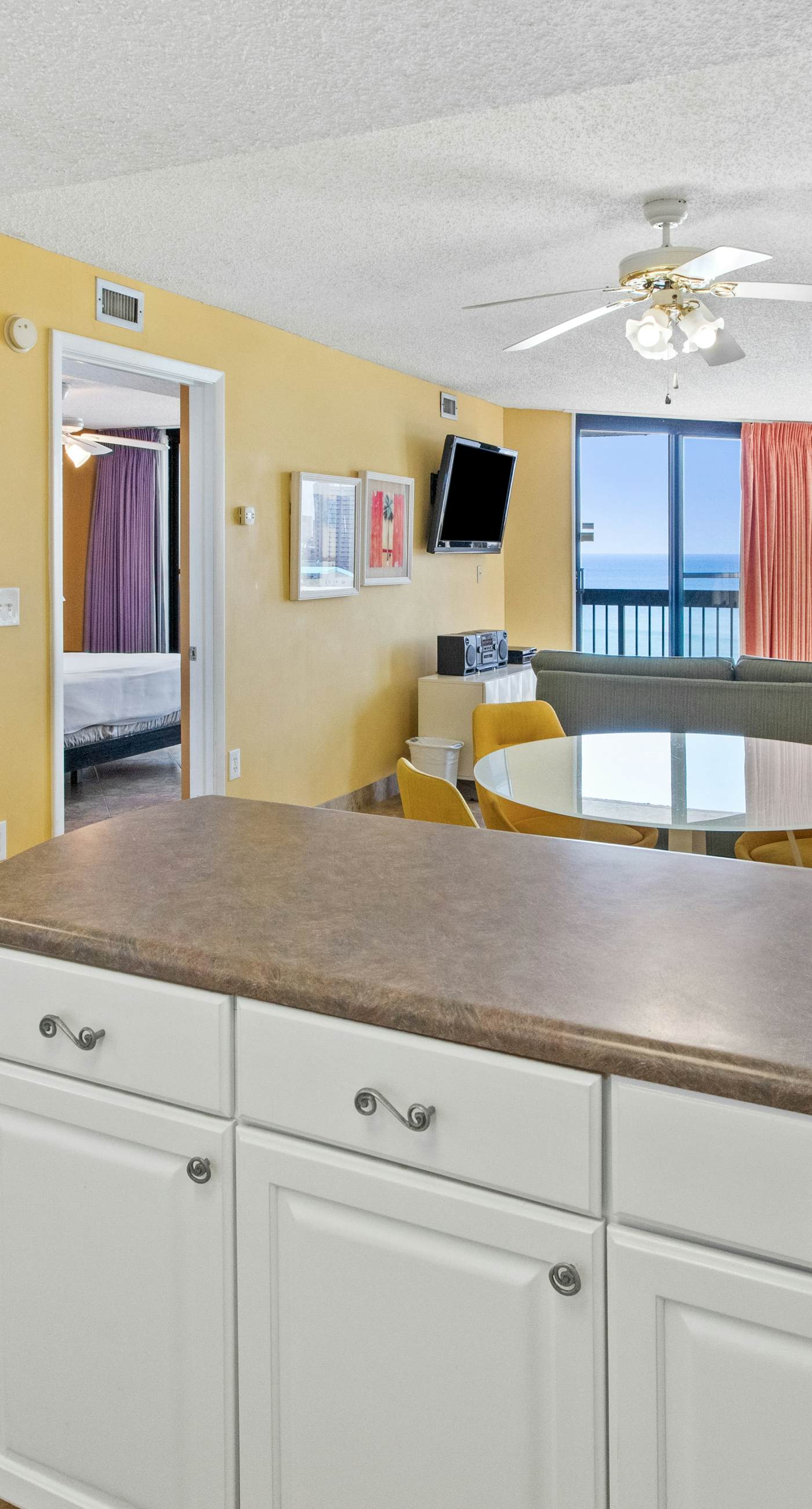 Open Unit, On-site pool w/ hot tub/splash pad, Restaurant/bar, water view