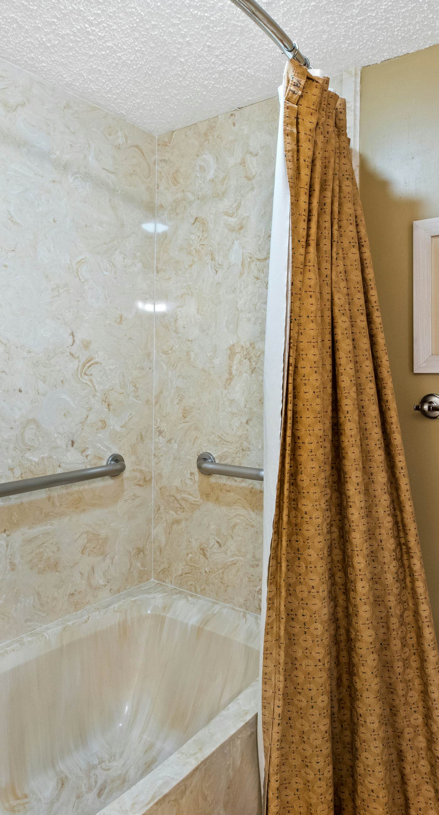 Open Unit, On-site pool w/ hot tub/splash pad, Restaurant/bar, water view