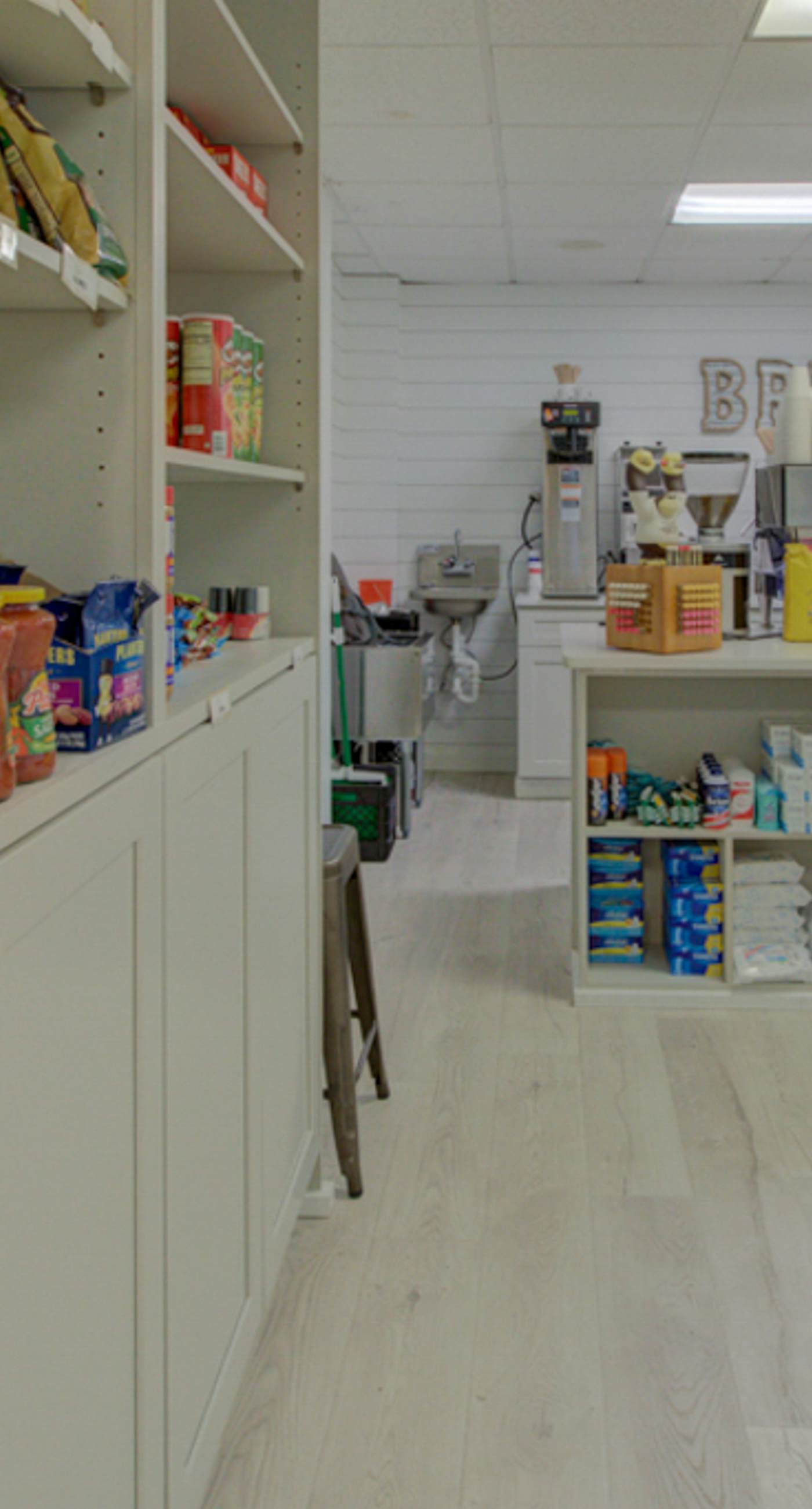 Open Unit, On-site pool w/ hot tub/splash pad, Restaurant/bar, water view