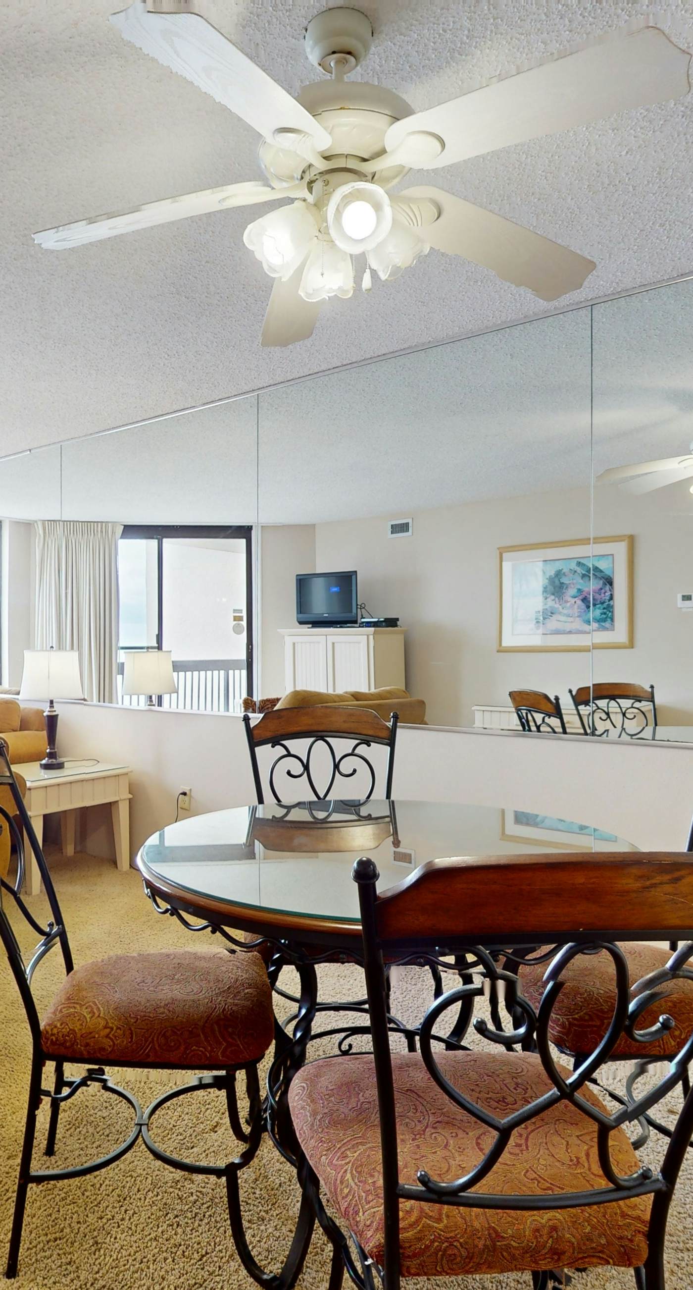 14th Floor Airy Condo, On-site bar & restaurant, Pool w/ splash pad