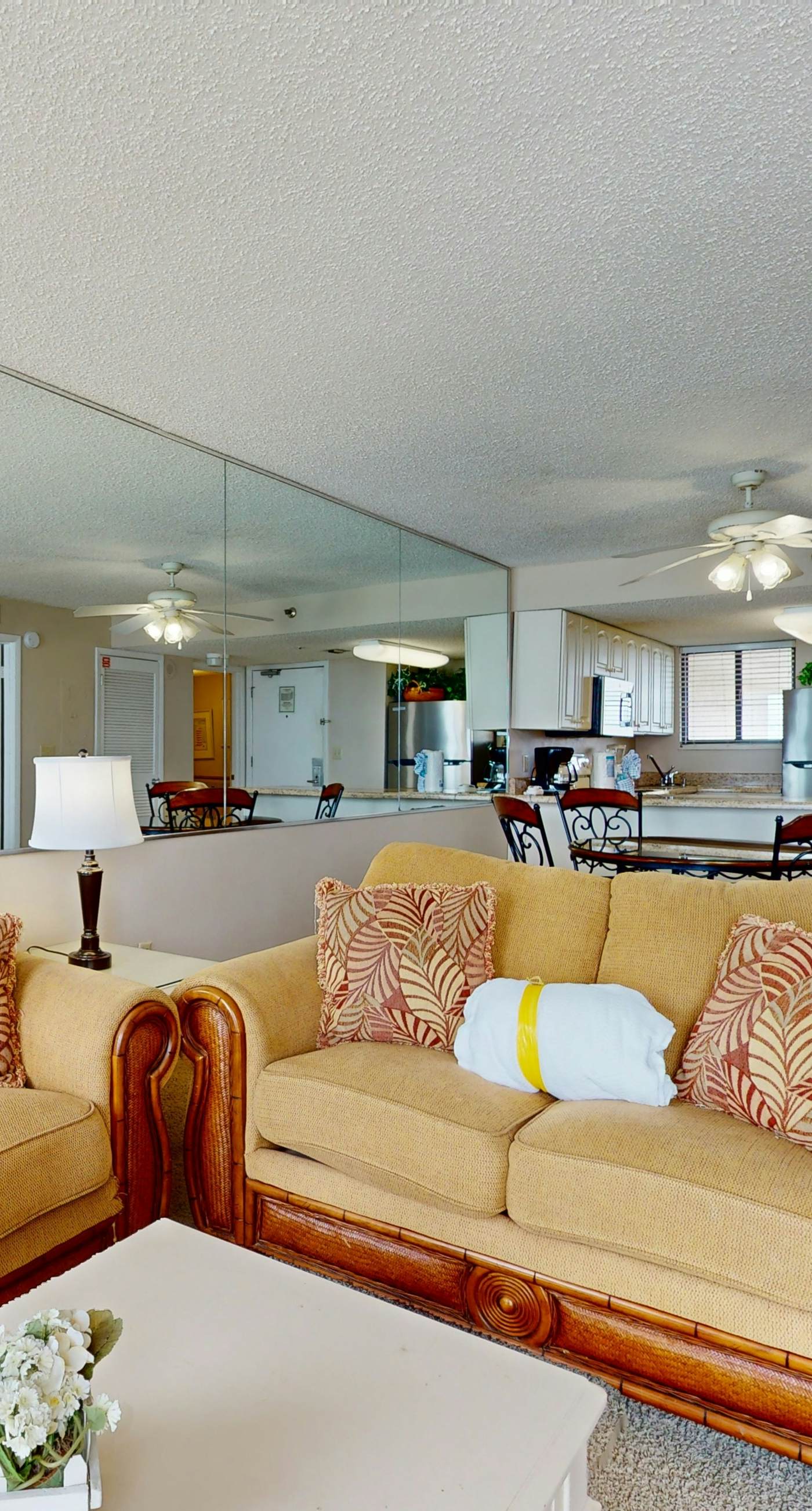 14th Floor Airy Condo, On-site bar & restaurant, Pool w/ splash pad