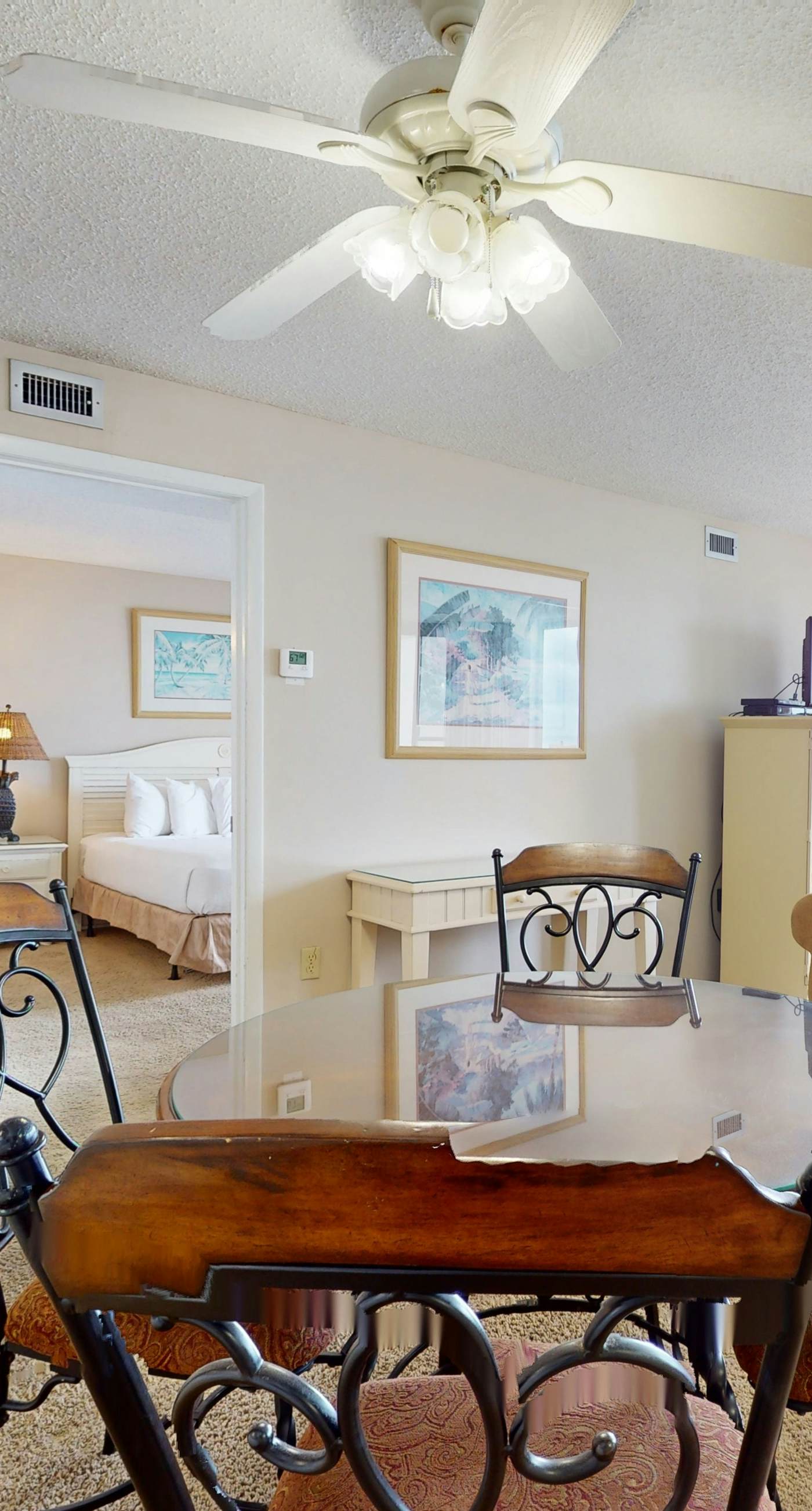 14th Floor Airy Condo, On-site bar & restaurant, Pool w/ splash pad