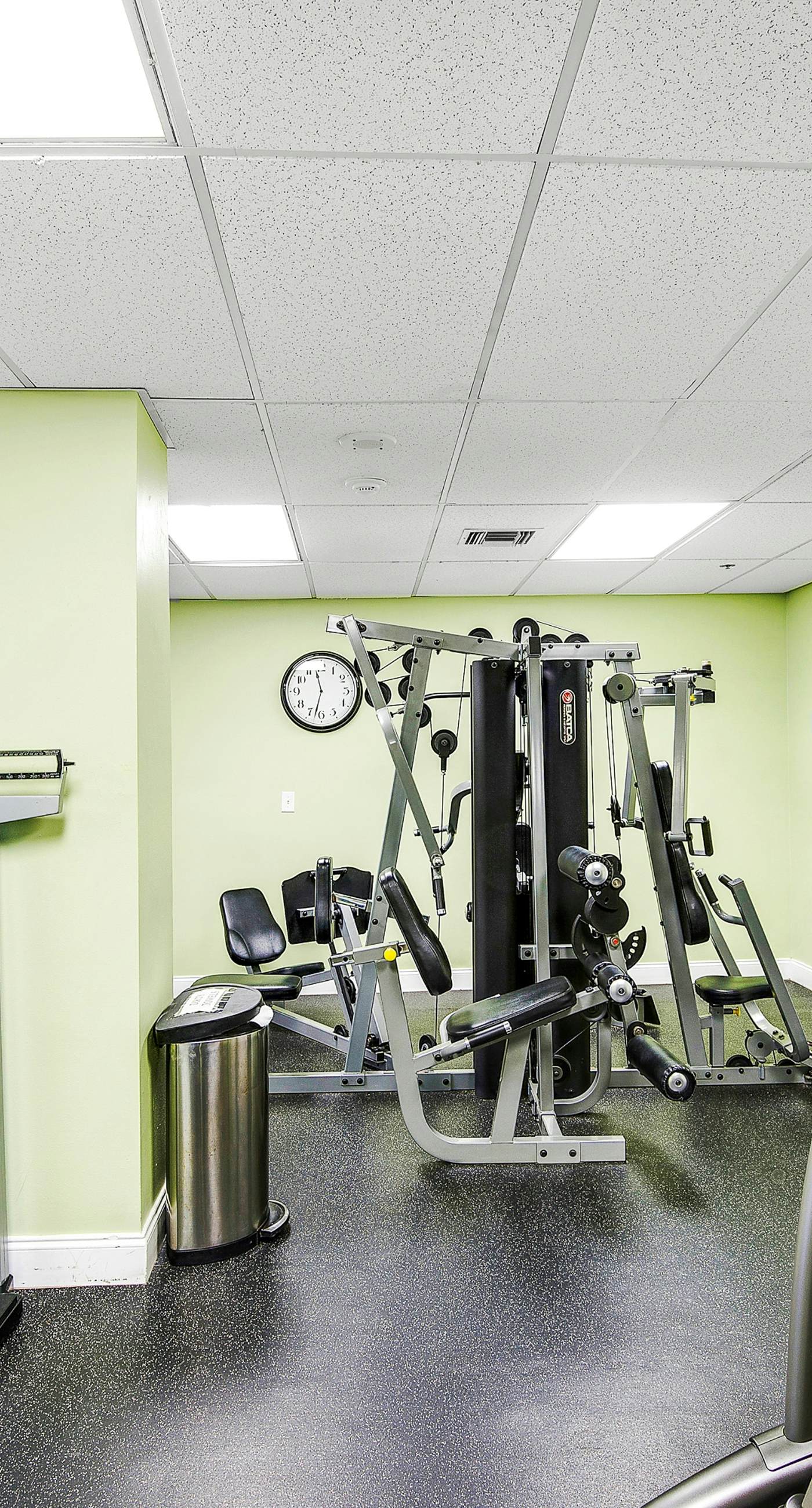 14th Floor Airy Condo, On-site bar & restaurant, Pool w/ splash pad